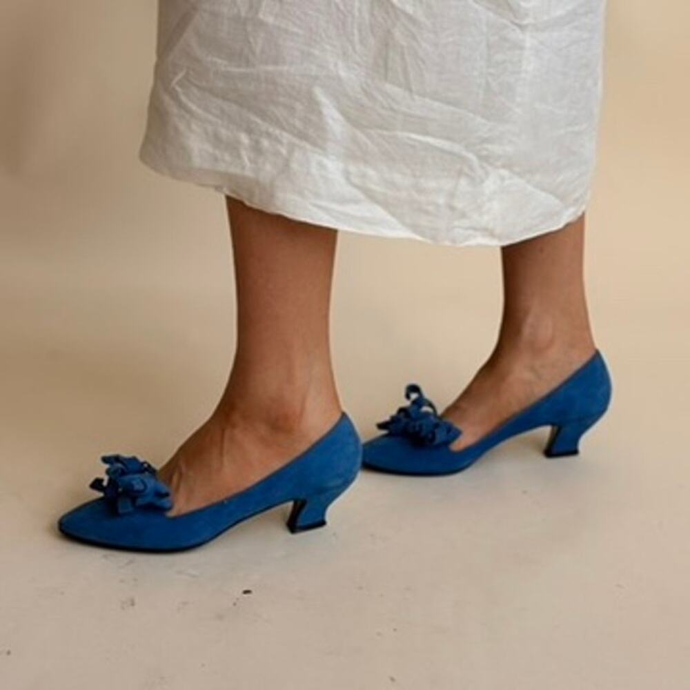 Joan & David Blue Suede Bow Pumps - Made in Italy, Ruffled Kitten Heel, Size 7.5 - Picture 5 of 9
